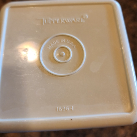 Tupperware 1696-1 Cheese Keeper - Picture 3 of 4